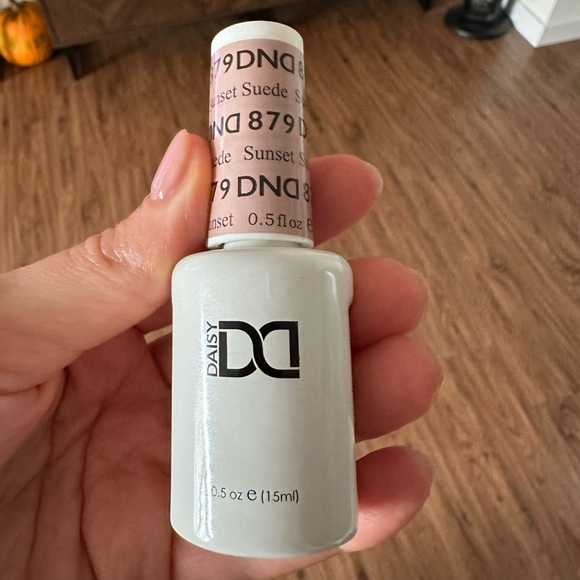 DND Sunset Suede Gel Polish - Picture 2 of 3